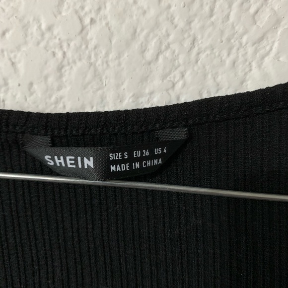 V-Neck Crop Top - Picture 2 of 3